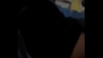 Jovencita se toca rico