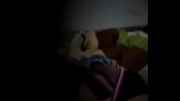 Jovencita se toca rico