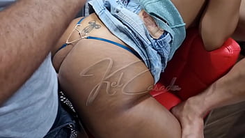 Fui servida de café da manhã no balcão da cozinha me devoraram