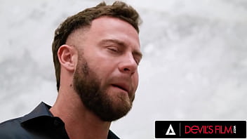 Naughty babe lures a man into hot sex after fap bust