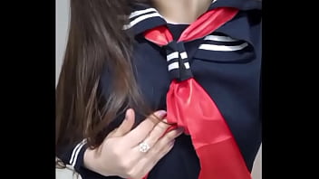 Linda chica muestra y toca sus tetas