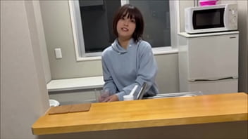 僕がト◯レしてるのを気づかず、入ってきて僕のチンコを見た妻は、ムラムラしていきなりしゃぶりだす。