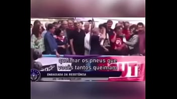 Loira exibida face casta