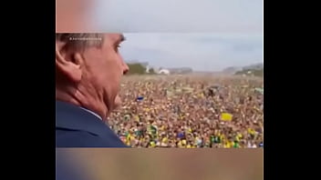 Loira exibida face casta