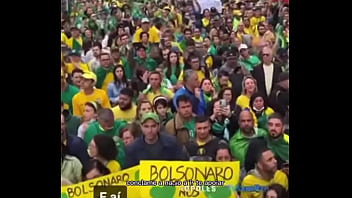 Loira exibida face casta