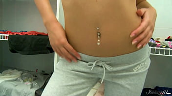 Teen cutie renzy inserts a pervy toy inside her like a pro slut