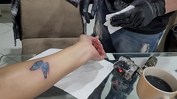 Tatuagem dolorida prefiro dar o cu