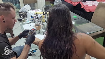 Tatuagem dolorida prefiro dar o cu