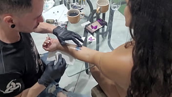 Tatuagem dolorida prefiro dar o cu