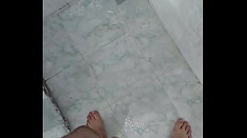 Mijando No Banho thumbnail