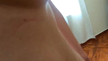 Mi madrastra madura quiere ser una influencer pero se calienta al hacerme un baile