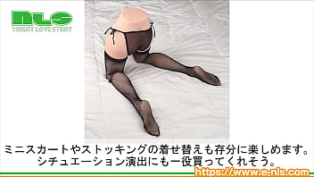 ゆるやかに描かれたふくらはぎのカーブは美術品級の美しさ。臨場感バツグンのラブドールです。