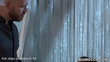 Polka dots dress and an ass to die for