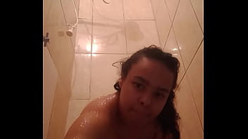 Gostosa exibindo buceta