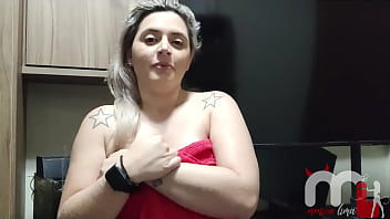 Casada gostosa chama os amigos do corno e fode com eles na cama do casal corno nao aguenta e goza junto Casada gostosa chama os amigos do corno e fode com eles na cama do casal corno nao aguenta e goza junto