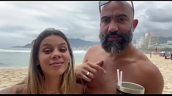 Ela ficou com tesão na praia e arrebentei o cuzinho dela