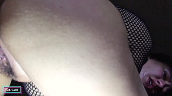 Comi uma safada no porão abandonado