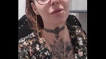 Un lundi très coquin à mon bureau tu veut voir comme je passe mon temps