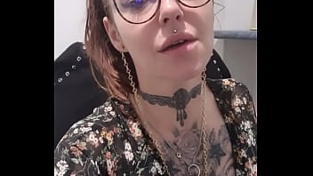 Un lundi très coquin à mon bureau tu veut voir comme je passe mon temps