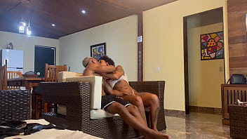 A minha enteada pensou que era só eu mais meus amigos estavam escondidos