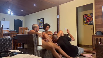 A minha enteada pensou que era só eu mais meus amigos estavam escondidos