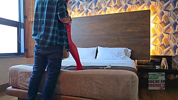 Una vez mas su marido me contrato para follarla mientras le hace videollamdas y la grabamos para que le vea en el canal de juangorilla 1