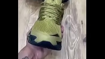 Com esse tênis você fode com tudo para mais informações me chame no chat temos outros diversos modelos e todos com garantia