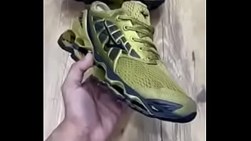Com esse tênis você fode com tudo para mais informações me chame no chat temos outros diversos modelos e todos com garantia