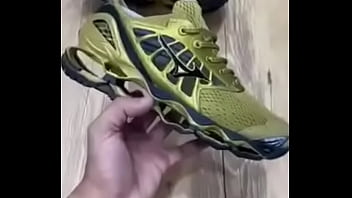 Com esse tênis você fode com tudo para mais informações me chame no chat temos outros diversos modelos e todos com garantia