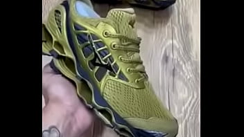 Com esse tênis você fode com tudo para mais informações me chame no chat temos outros diversos modelos e todos com garantia