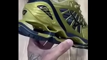 Com esse tênis você fode com tudo para mais informações me chame no chat temos outros diversos modelos e todos com garantia