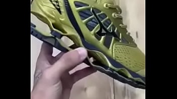 Com esse tênis você fode com tudo para mais informações me chame no chat temos outros diversos modelos e todos com garantia