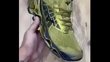 Com esse tênis você fode com tudo para mais informações me chame no chat temos outros diversos modelos e todos com garantia