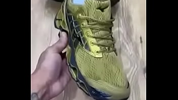 Com esse tênis você fode com tudo para mais informações me chame no chat temos outros diversos modelos e todos com garantia