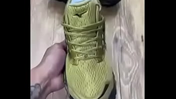 Com esse tênis você fode com tudo para mais informações me chame no chat temos outros diversos modelos e todos com garantia