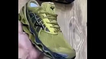 Com esse tênis você fode com tudo para mais informações me chame no chat temos outros diversos modelos e todos com garantia