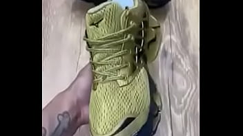 Com esse tênis você fode com tudo para mais informações me chame no chat temos outros diversos modelos e todos com garantia