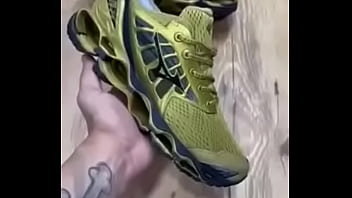 Com esse tênis você fode com tudo para mais informações me chame no chat temos outros diversos modelos e todos com garantia