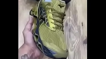 Com esse tênis você fode com tudo para mais informações me chame no chat temos outros diversos modelos e todos com garantia