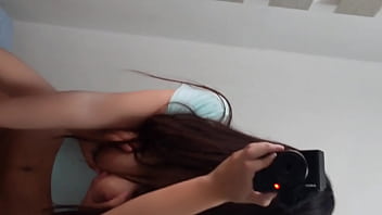 Colegiala 18 comparte cama conmigo la mejor cogida de culona con tetas perfectas no para de gemir