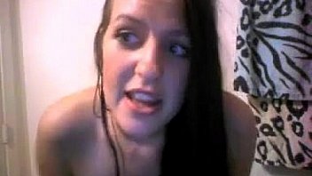 Slut playing with her pussy on a cam show