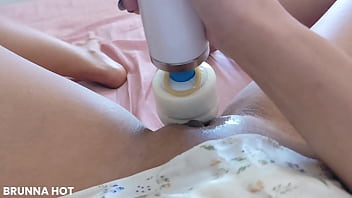 Mulher pelada gozando de tesão na segunda feira de manhã