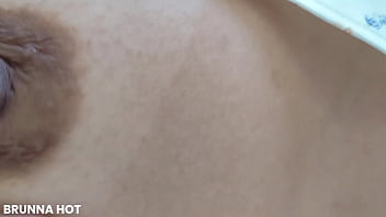 Mulher pelada gozando de tesão na segunda feira de manhã