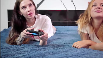 She wanted to play in video games but i desadied to play with her pussy