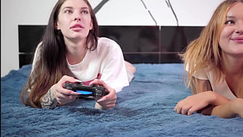 She wanted to play in video games but i desadied to play with her pussy