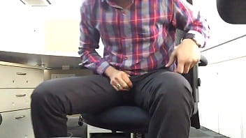 Indian guy mastrubating flashing big dick in