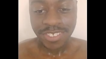 I made my jeans disappear while taking a selfie for free