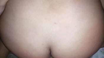 Mientras mi esposo trabaja cojo con mi hijastro