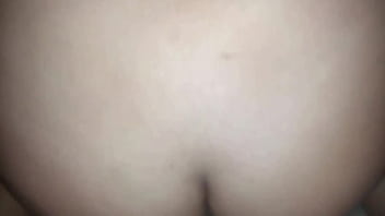 Mientras mi esposo trabaja cojo con mi hijastro