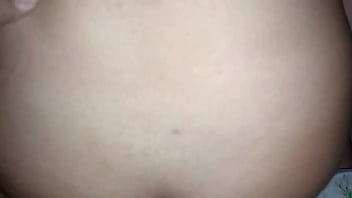 Mientras mi esposo trabaja cojo con mi hijastro